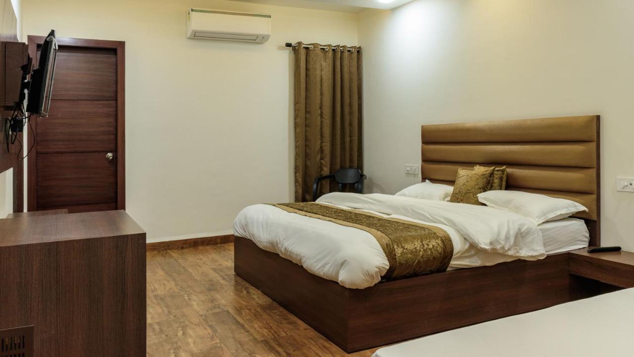 De Manora Homes - Unpretentious Hotel With A Garden , Posh Area Ranjit Avenue Amritsar Quarto foto